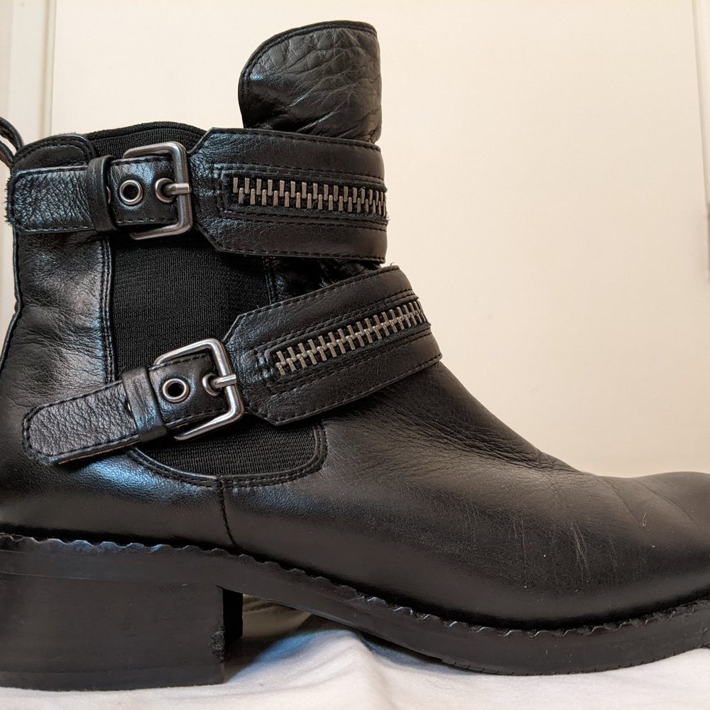 EUC - Kenneth Cole Gentle Souls - "Barnaby" Black Leather Ankle Boot - SIZE 6.5